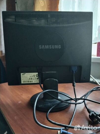 Монитор Samsung