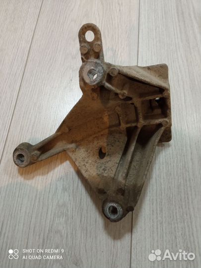 Кронштейн опоры кпп Рено Меган 3 (2008-2014)