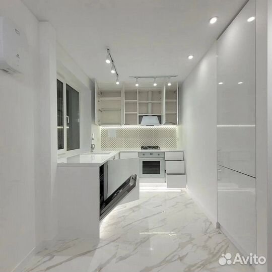 Прямая кухня с подсветкой белый глянец