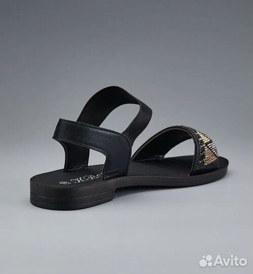 Босоножки новые