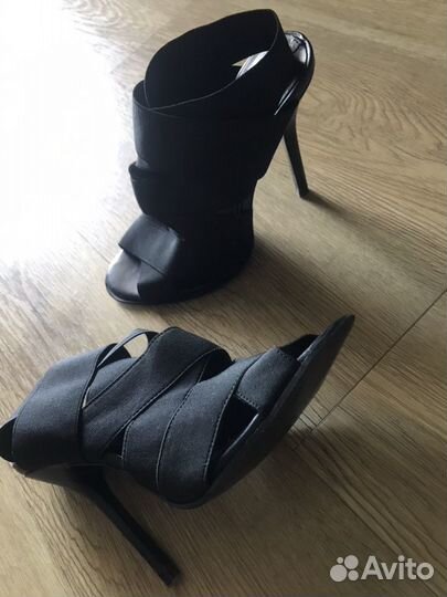 Босоножки Zara