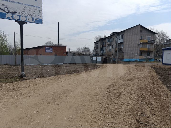 Склады (гаражи), 530 м² с зем. участком 0,35 га