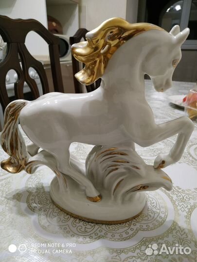 Конь,фарфор, лфз