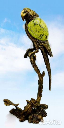 Фигурки, статуэтки из бронзы и змеевика разные