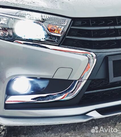 Молдинг переднего бампера Vesta хром верх. правый