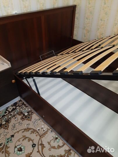 Кровать двухспальная с подьемным механизмом