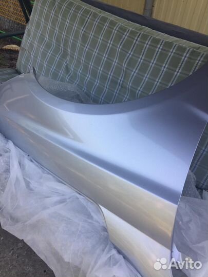 Продаю крыло на ладу весту