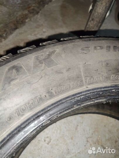 Bridgestone Blizzak Spike-01 225/60 R17