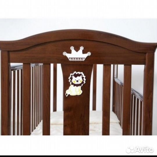 Детская кроватка с маятником и ящиком