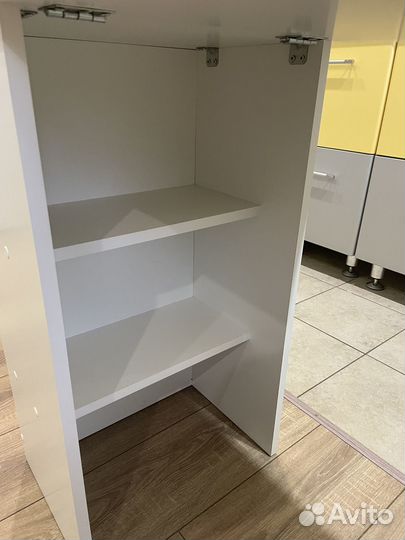 Маникюрный стол