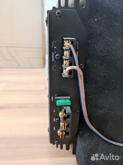 Саб сабвуфер jbl 1000 w и усилитель на 300 w