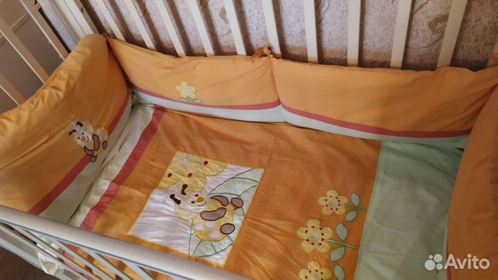 Детская кроватка и комод