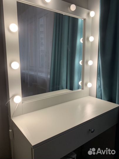 Гримерный стол / туалетный столик