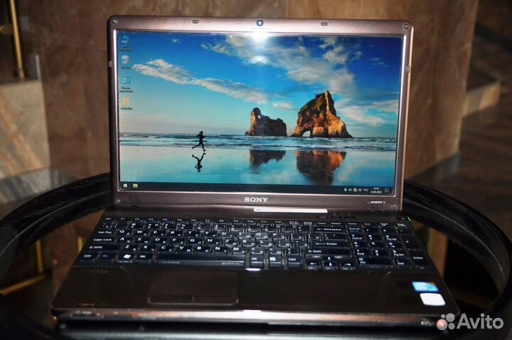 Классный ноутбук Sony vpceb1S1R на i5