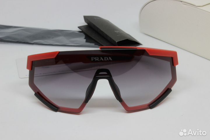 Солнцезащитные очки Prada SPS 04W-F