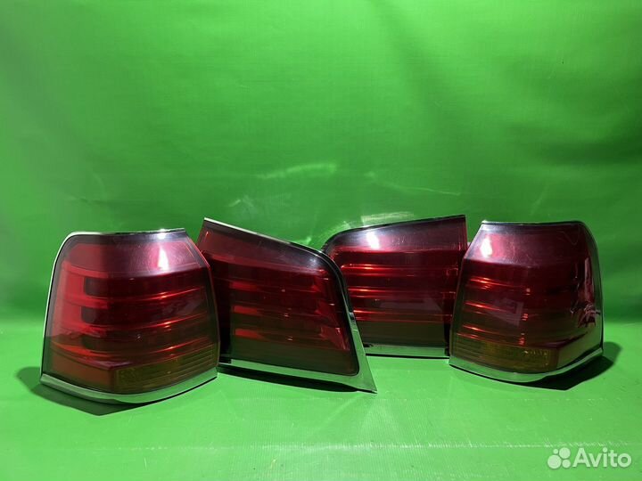 Фонарь внутренний правый Lexus LX 2007-2012