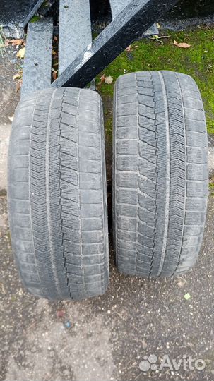 Bridgestone Blizzak VRX 215/45 R17