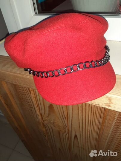 Кепка женская утеплённая красная