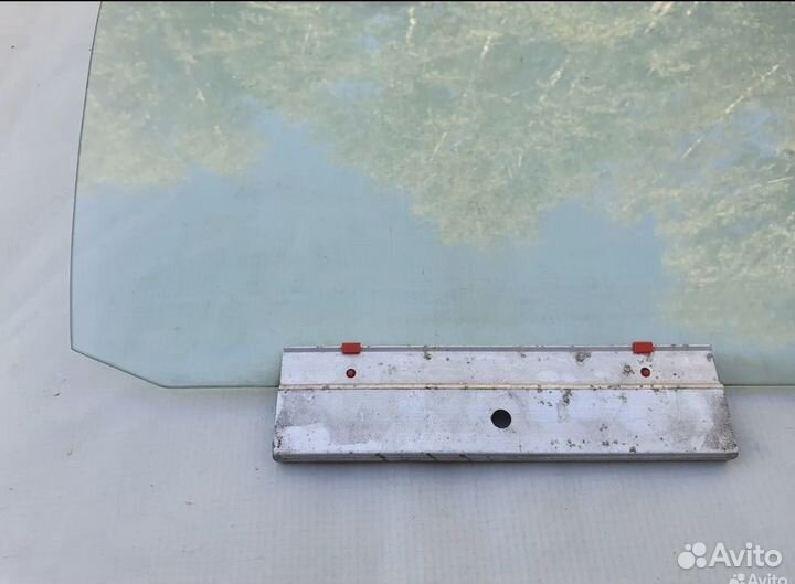 Стекло задней правой двери BMW e36 touring