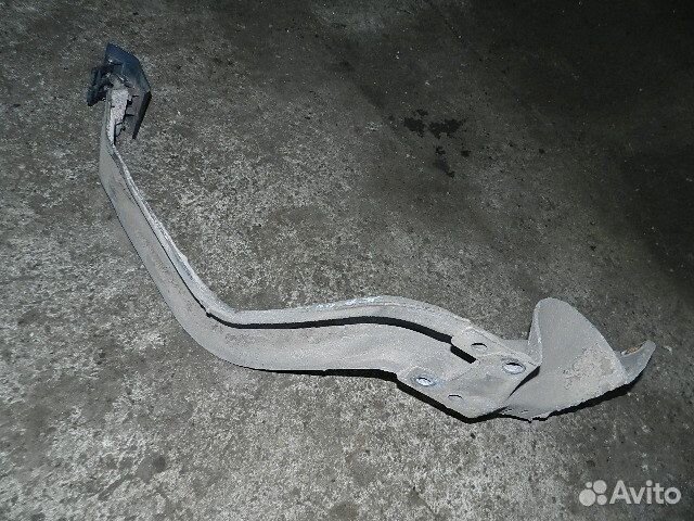 Кронштейн крепления крыла передней оси средний пра