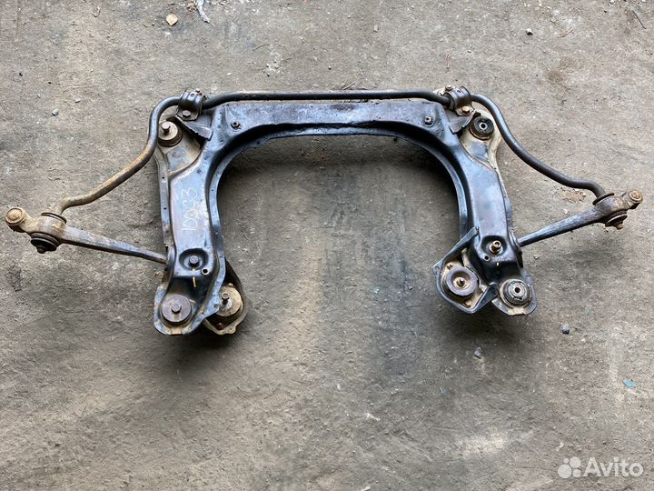 Подрамник ауди 100 с3