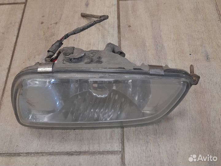 Туманка левая Mitsubishi Pajero 3 00-02