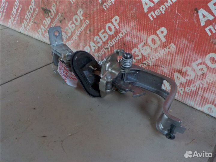 Ограничитель хода двери задний левый LADA Largus