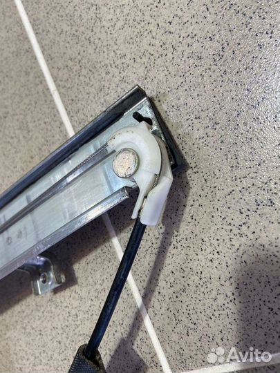 Стеклоподъемник задний левый Isuzu Bighorn 1994 г