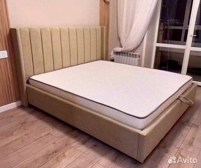 Кровать с мягким изголовьем