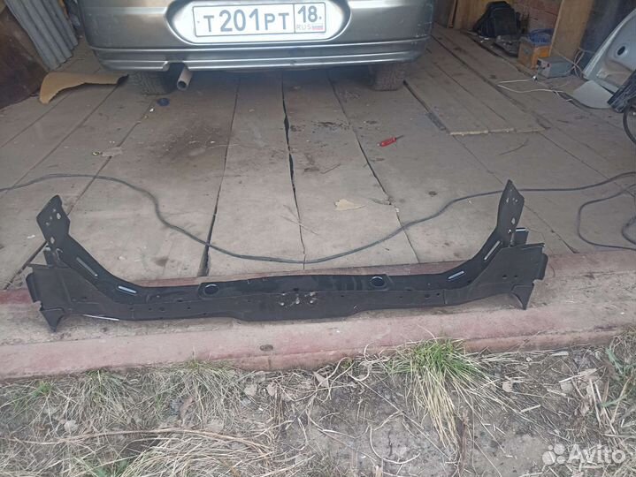 Нижняя панель(телевизор) Nissan almera classic B10