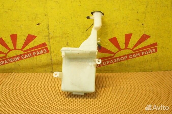 Бачок омывателя Toyota Ist