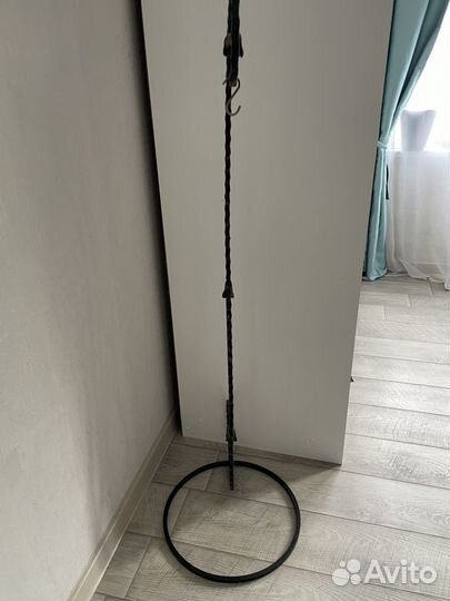 Продам красивую подставку для клетки