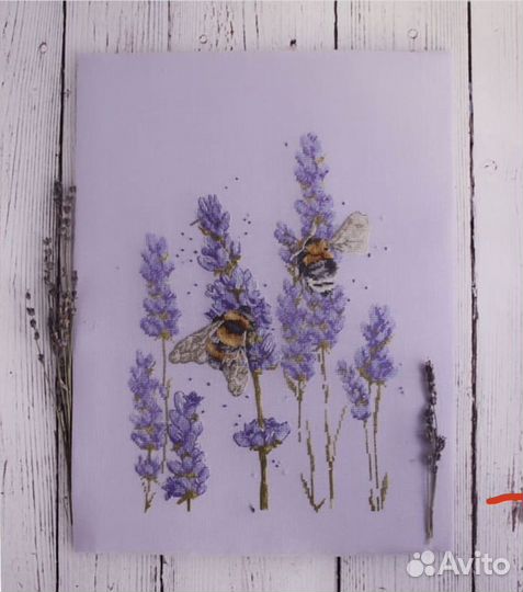 Картина крестиком «Шмели в лаванде»