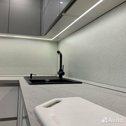 Угловая кухня на заказ. Фабрика в Омске