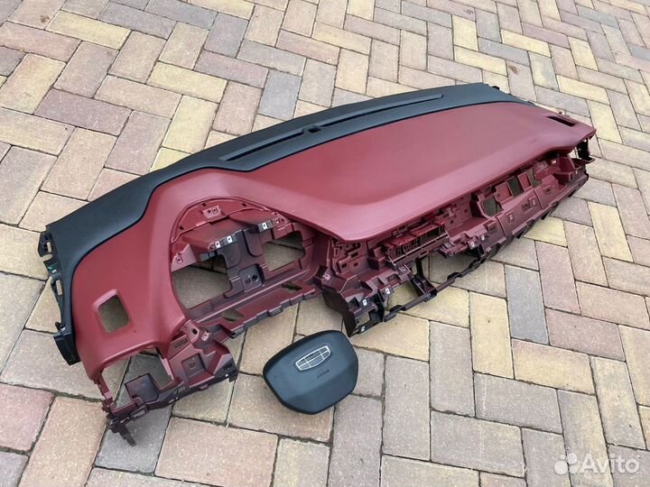 Ремонт торпедо Geely Coolray перетяжка