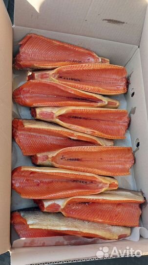 Красная икра. Красная рыба. Печень трески