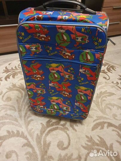 Чемодан на колесах детский