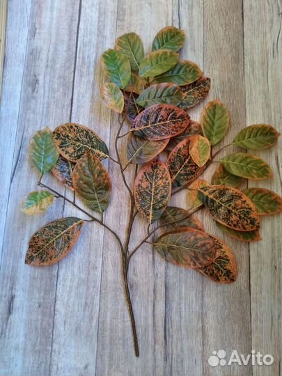 Искусственные ветки и листья