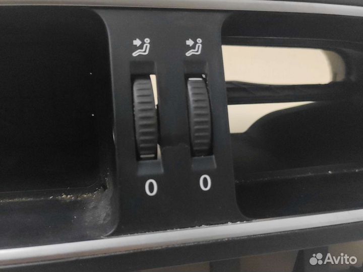 Дефлекторы центральные Поло седан