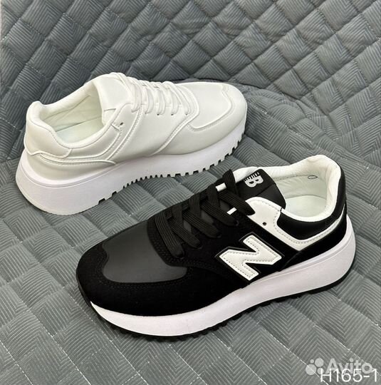 Кроссовки женские