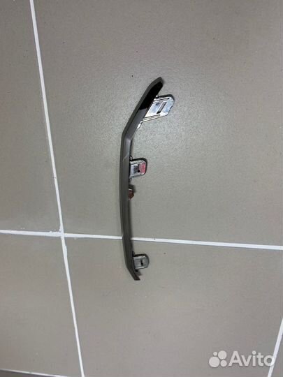 Накладка решетки радиатора Toyota Land Cruiser