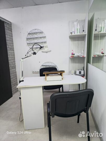 Стол для мастера маникюра