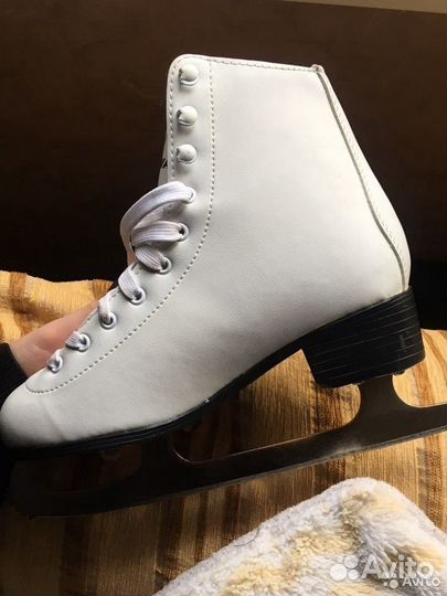 Коньки фигурные женские