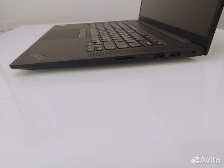 Lenovo Thinkpad P1 gen.6 (13700H, RTX 2000, 2.5K)