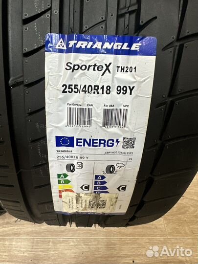 Triangle Sports TH201 255/40 R18 99W