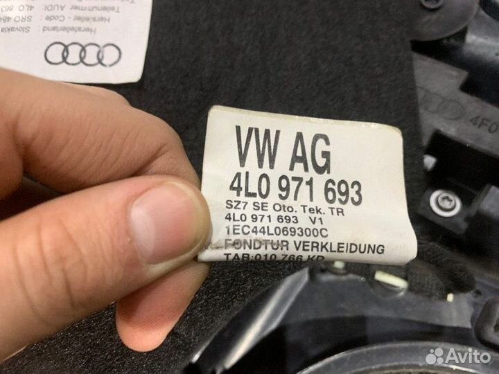 Обшивка двери задняя левая Audi Q7 4L