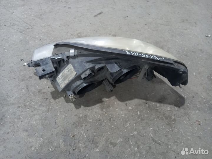 Фара правая Nissan Primera P12 (2002-2008)