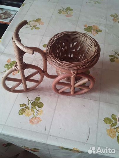 Подставка под цветы плетеная