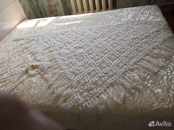 Шаль нарядная новая