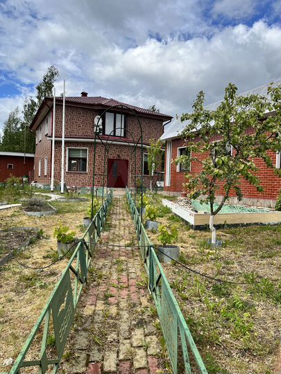 Дом 190,7 м² на участке 14,1 сот.